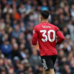Benjamin Sesko concorrendo a Manchester United em Old Trafford