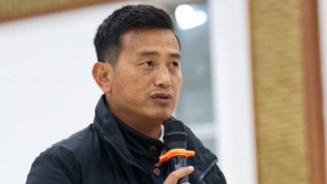 Bhaichung Bhutia pede persistência e uniformidade do instrutor Khalid Jamil 

