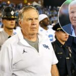 Bill Belichick sai do campo após a vitória da Carolina do Norte sobre Charlotte em 6 de setembro de 2025.