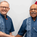 Anthony Albanese com o primeiro -ministro de Fiji Sitiveni Rabuka.