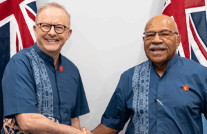 Boost para a Austrália como novo acordo de segurança com Fiji em andamento Anthony Albanese com o primeiro -ministro de Fiji Sitiveni Rabuka.