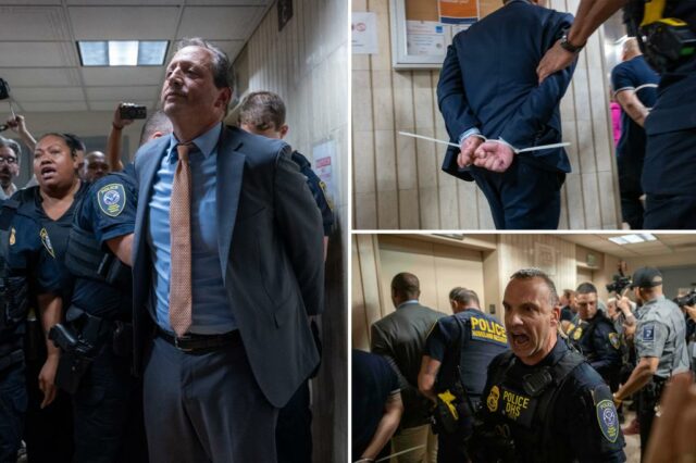 Brad Lander entre os funcionários eleitos de NY presos protestando em Manhattan Immigration Holding Facility

