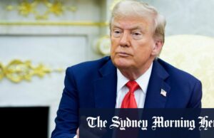 ‘Break That Grip’: Trump exige que os países da OTAN parem de comprar petróleo russo Caminhões de petróleo fora de uma refinaria de petróleo operados em Mumbai, Índia.