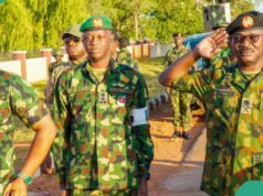 Breaking: Jubilação maciça como exército nigeriano finalmente captura o IPOB Strongman ‘Gentle De Yahoo’, veja suas fotos Breaking: Jubilação maciça como exército nigeriano finalmente captura o IPOB Strongman 'Gentle De Yahoo', veja suas fotos