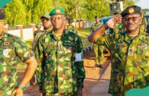 Breaking: Jubilação maciça como exército nigeriano finalmente captura o IPOB Strongman ‘Gentle De Yahoo’, veja suas fotos Breaking: Jubilação maciça como exército nigeriano finalmente captura o IPOB Strongman 'Gentle De Yahoo', veja suas fotos