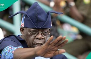 Breaking: Top Nigerian Tribe ousadamente anula títulos de chefia do Presidente Tinubu, outros 4 outros Breaking: Top Nigerian Tribe ousadamente anula títulos de chefia do Presidente Tinubu, outros 4 outros