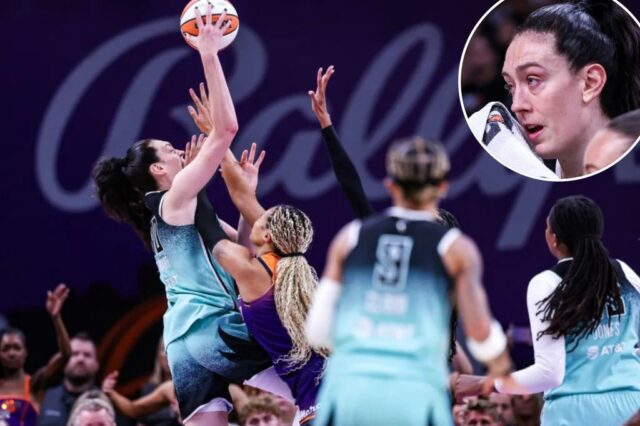Breanna Stewart, do New York Liberty, atirando em Satou Sabally, do Phoenix Mercury durante um jogo da WNBA.