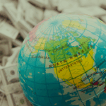 Breitbart Business Digest: O mundo funciona com o consumo da América