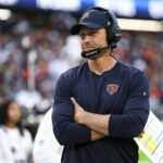 Brian Flores não mantém o toque da vitória de Bears HC Ben Johnson sobre os vikings