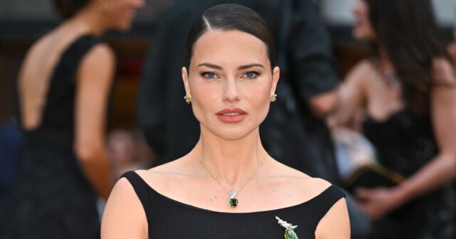 Brilhar como uma garota capa com a melhor cor de pele de Adriana Lima 

