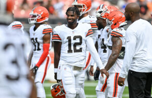 Browns qb Shedeur Sanders Lands estando uma visão geral da ex -celebridade da NFL Browns qb Shedeur Sanders Lands estando uma visão geral da ex -celebridade da NFL