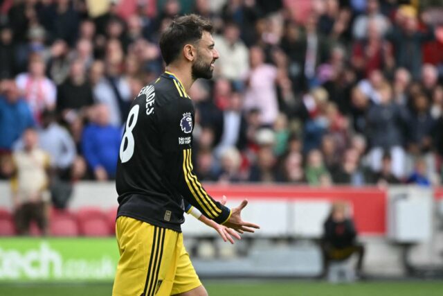 Matheus Cunha, do Manchester United, em ação durante a partida da Premier League entre Brentford e Manchester United em Brentford.