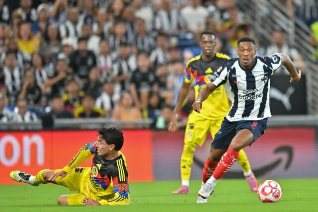 Anthony Martial de Monterrey corre durante a partida da 9ª rodada entre Monterrey e America como parte do Torneo Aperturha 2025 Liga MX no BBVA Stadium em 20 de setembro de 2025