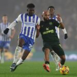 Bryan Mbeumo, do Manchester United, olha