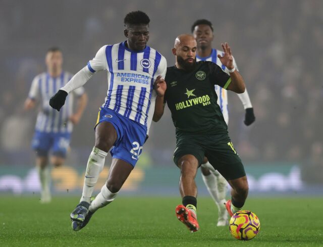 Bryan Mbeumo, do Manchester United, olha