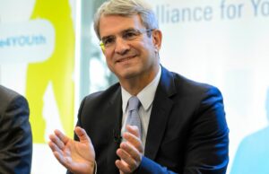 CEO da gigante de alimentos Nestlé disparou por um relacionamento “inadequado” com o funcionário CEO da gigante de alimentos Nestlé disparou por um relacionamento "inadequado" com o funcionário