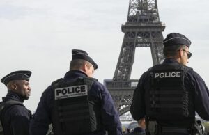 Cabeças de porco encontradas fora das mesquitas de Paris Cabeças de porco encontradas fora das mesquitas de Paris