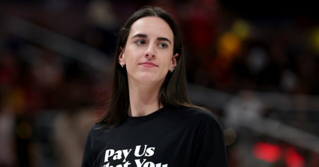Por que a briga de Caitlin Clark durante o jogo da WNBA tem fãs em um feroz debate