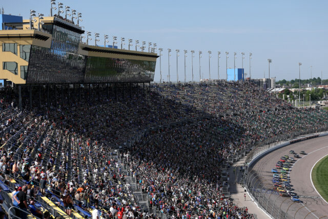 Caneca da NASCAR: Penalidades pré-corrida para 2 grupos como modificações da grade do Kansas 

