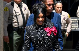 Cardi B vence o teste de ataque civil trazido pelo pessoal de segurança, afirma que ela refutará os custos ‘no meu leito de morte’ Cardi B vence o teste de ataque civil trazido pelo pessoal de segurança, afirma que ela refutará os custos 'no meu leito de morte'