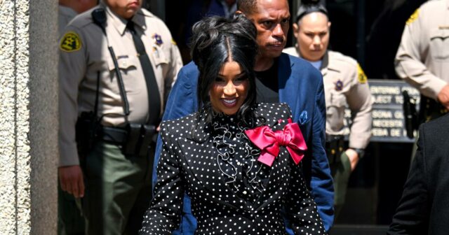 Cardi B vence o teste de ataque civil trazido pelo pessoal de segurança, afirma que ela refutará os custos 'no meu leito de morte' 

