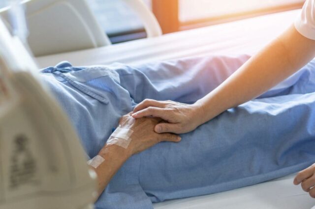 Caro Abby: Eu estava errado por estar no hospital para os momentos finais do meu amigo?

