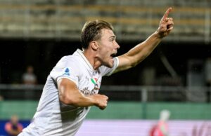 Caso da imprensa italiana Rasmus Hojlund atualmente ‘assumiu o controle de’ Napoli com o que ele realizou em simplesmente 3 sessões de treinamento Rasmus Hojlund corre com a bola para Napoli