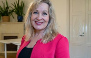 Celebração de filmes de Helsinque Pauliina Stahlberg sobre como fazer do mundo ‘um local muito melhor via filme’: ‘Voltamos ao lado dos heróis’ Celebração de filmes de Helsinque Pauliina Stahlberg sobre como fazer do mundo 'um local muito melhor via filme': 'Voltamos ao lado dos heróis'