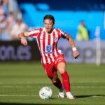 Conor Gallagher tenta manter a bola em jogo para o Atlético de Madrid