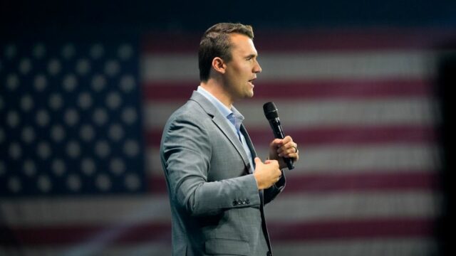 Uma mensagem direta do ativista conservador Charlie Kirk para Van Jones, um dia antes de Kirk ser baleado e morto em um evento de fala. - Van Jones