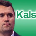 Charlie Kirk relatou apostas esfregadas de Kalshi enquanto o polymarket as deixa. Imagem de Charlie Kirk ao lado do logotipo de Kalshi no topo do fundo verde.