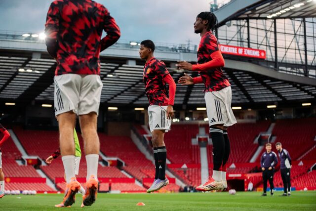 Victor Musa do Manchester United em ação durante a partida da Premier League International Cup entre o Manchester United U21 e o Athletic Club de Bilbao B em Old Trafford em 24 de setembro de 2025