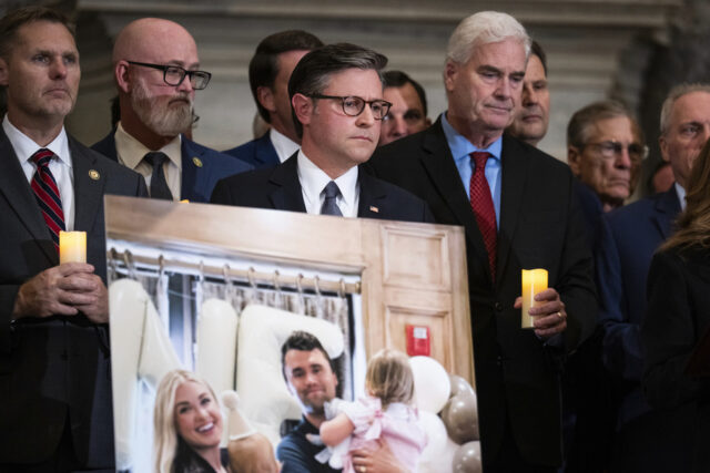 Clipes da semana: os republicanos mijam na liberdade de expressão e ... ore a Charlie Kirk?

