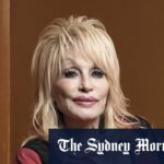 Em seu sul nativo, os estados da Bíblia da Antiga Confederação, Dolly Parton permaneceu popular, apesar de defender os direitos das mulheres e queer.