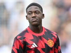 Como os Ineos podem acabar com a lenda de transferência de Kobbie Manoo e os desafios para fazê -lo KOBBIE MAINOO AQUECIMENTO PARA O MANCHESTER UNIDADO NA PRESENTA.