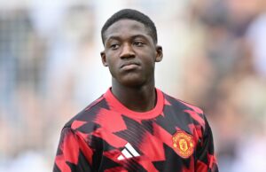 Como os Ineos podem acabar com a lenda de transferência de Kobbie Manoo e os desafios para fazê -lo KOBBIE MAINOO AQUECIMENTO PARA O MANCHESTER UNIDADO NA PRESENTA.