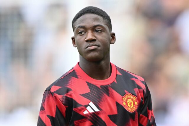 KOBBIE MAINOO AQUECIMENTO PARA O MANCHESTER UNIDADO NA PRESENTA.