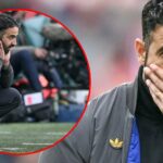 Ruben Amorim parece desanimado durante a partida da Premier League entre Brentford e Manchester United no Gtech Community Stadium em 2025 em Brentford, Inglaterra.