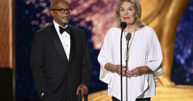 Corp. para transmissão pública, destinatário da Honor dos Governadores, estava entre o convidado muito cedo do Emmy de honras 

