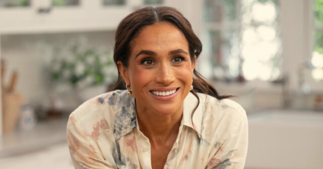 Correr! O vestido esgotado de Meghan Markle tem um dobro de US $ 35 na Amazon 

