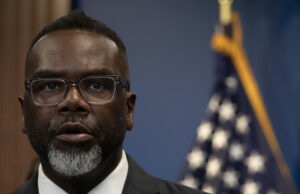 Counters de prefeito de Chicago no procedimento de Trump no meio do caminho Counters de prefeito de Chicago no procedimento de Trump no meio do caminho