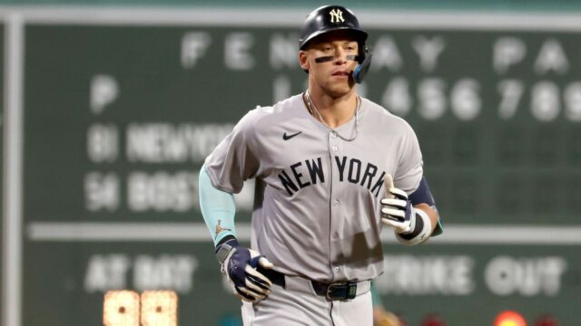 Court Blasts 362nd Crowning Achievement para passar DiMaggio 

