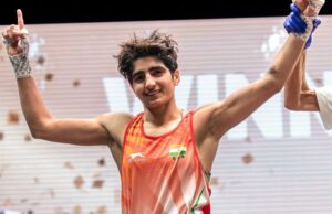 Criança de um motorista de autorickshaw, Minakshi viajando para o topo do globo de boxe Lightbox-Info