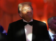 Trump vai deixar você suborná-lo discretamente O CEO do Facebook, Mark Zuckerberg, ouve o presidente Donald Trump fala durante um jantar na sala de jantar do estado da Casa Branca, quinta -feira, 4 de setembro de 2025, em Washington. (AP Photo/Alex Brandon)