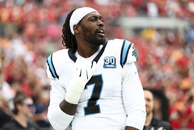 Dallas Cowboys, incluindo Jadeveon Clowney, após o sucesso vs. Giants 

