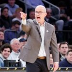 O treinador de Dan Hurley, do Connecticut Huskies, reage na linha lateral no primeiro tempo no Madison Square Garden, em Nova York, Nova York, EUA, quinta -feira, 13 de março de 2025.