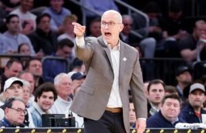 Dan ‘completamente cozido’ Dan Hurley revela que quase deixou o cargo de treinador da UConn em Stunner O treinador de Dan Hurley, do Connecticut Huskies, reage na linha lateral no primeiro tempo no Madison Square Garden, em Nova York, Nova York, EUA, quinta -feira, 13 de março de 2025.