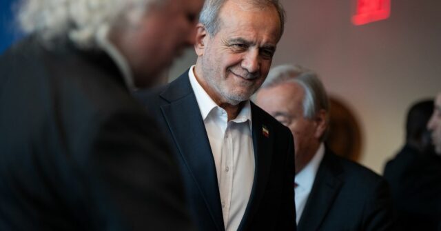 Masoud Pezeshkian, presidente do Irã, entra em um quarto para uma oportunidade fotográfica durante a Assembléia Geral das Nações Unidas na sede das Nações Unidas, quinta -feira, 25 de setembro de 2025.  