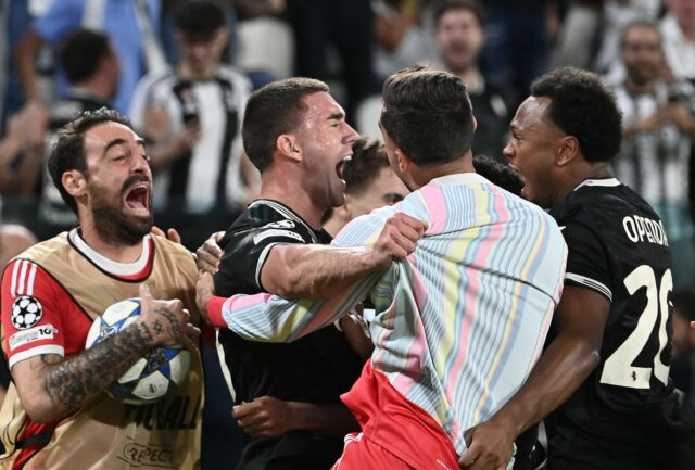 Dusan Vlahovic comemora a pontuação para a Juventus