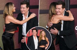Denise Richards, ex-marido Charlie Sheen abraçando-o na primeira aparição conjunta do tapete vermelho em 20 anos Denise Richards, ex-marido Charlie Sheen abraçando-o na primeira aparição conjunta do tapete vermelho em 20 anos